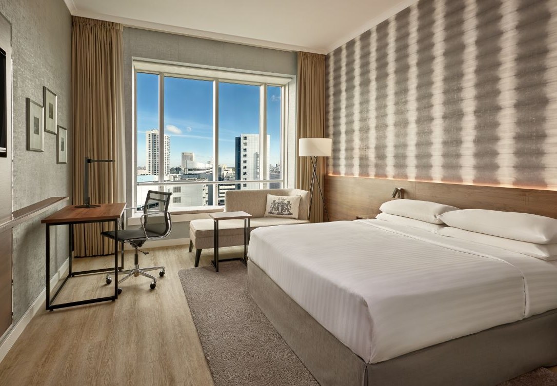 Suite in de stad van Rotterdam bij het Rotterdam Marriott Hotel - inclusief M Club Lounge