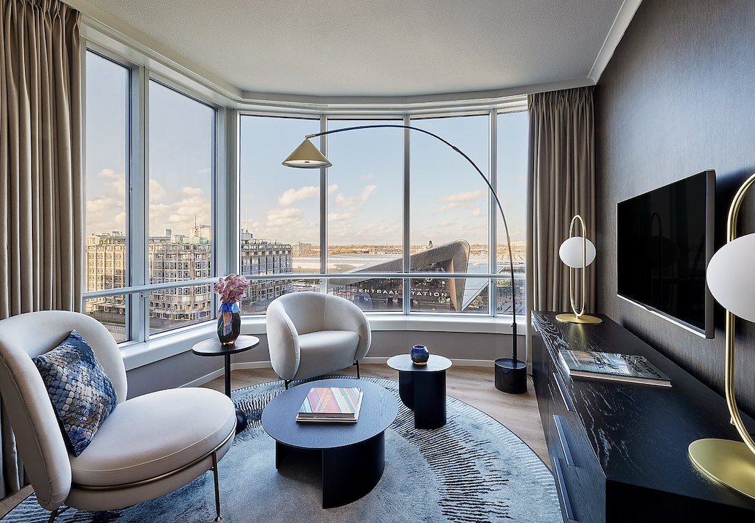 Grote Suite in de stad van Rotterdam bij het Rotterdam Marriott Hotel